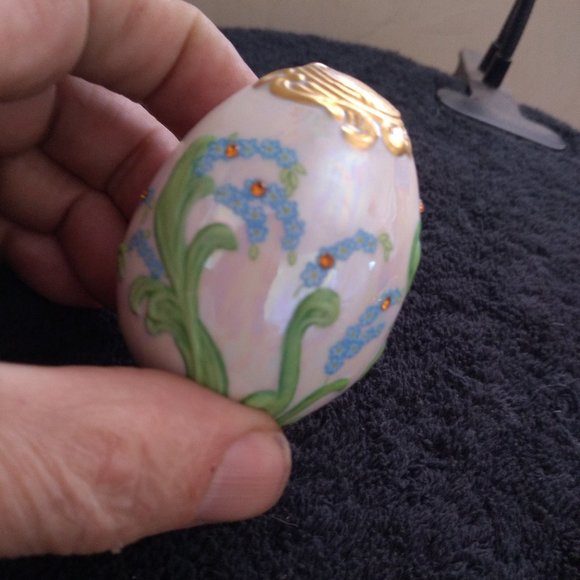 Vintage Faberge Style Floral Jeweled Egg On Stand/Ornate White and Gold Glass - Picture 5 of 8